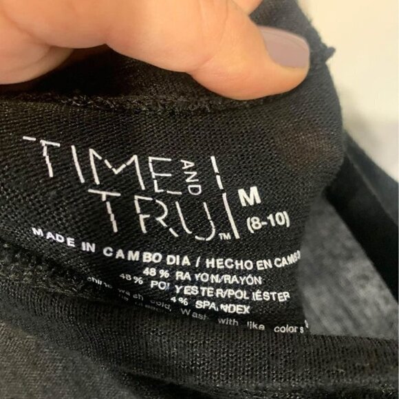 WOMAN’S stretchy jumper. Shorts with pockets. Drawstring. Size medium 8/10. - Picture 8 of 10